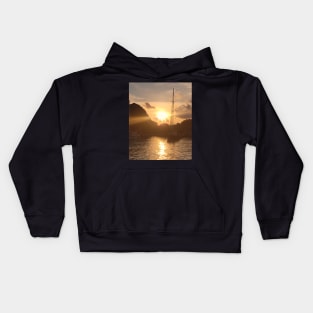 Sailing into Sunset Bliss: Paxos Coastal Sunset Artwork Kids Hoodie